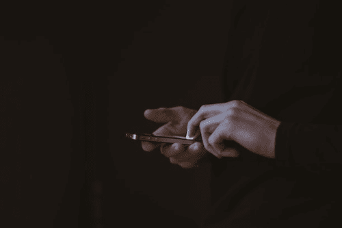 What Internet Speed Do I Need To Work From Home? 7 Checking internet speed on a mobile phone